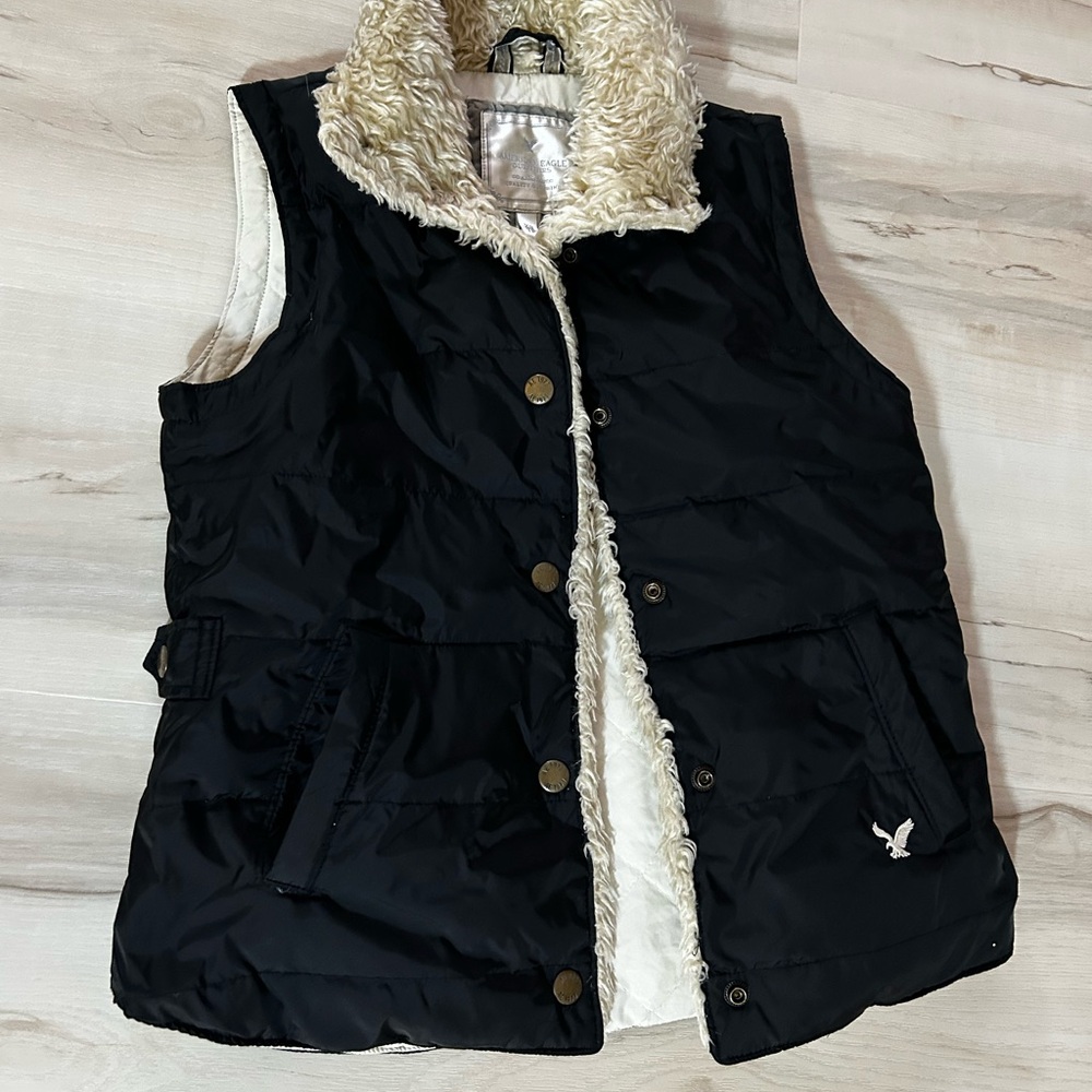 American Eagle Outfitters Black Vest with Cream Lining - Picture 6 of 12
